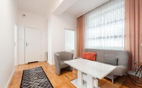Plac Zbawiciela 3-Bedroom Apartment
